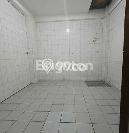 Ruko Disewa di Jakarta Barat dengan LB 195m2 Area Komersial Ramai Ruko Disewa di Jakarta Barat dengan LB 195m2 Area Komersial Ramai