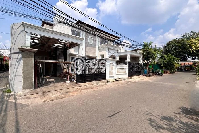 Rumah Mewah Siap Huni LT 264m2 di Tebet, Jakarta Selatan Rumah Mewah Siap Huni LT 264m2 di Tebet, Jakarta Selatan