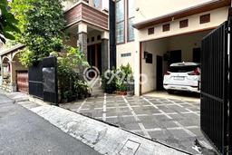 Rumah Asri 5 KT di Tebet, Jakarta Selatan - Luas Tanah 140m² Rumah Asri 5 KT di Tebet, Jakarta Selatan - Luas Tanah 140m²