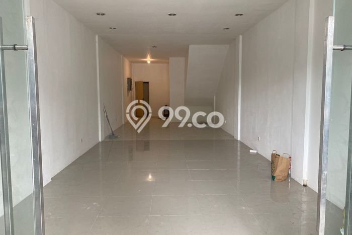For Rent Ruko Premium di , Luas 220m2m², Jalan Strategis For Rent Ruko Premium di , Luas 220m2m², Jalan Strategis