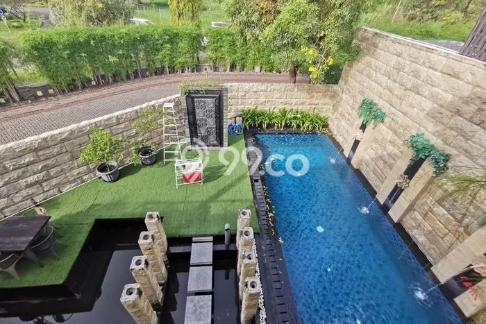Ready to Use! Luxury House LT 289m2 Desain Elegan di Surabaya Kota Ready to Use! Luxury House LT 289m2 Desain Elegan di Surabaya Kota
