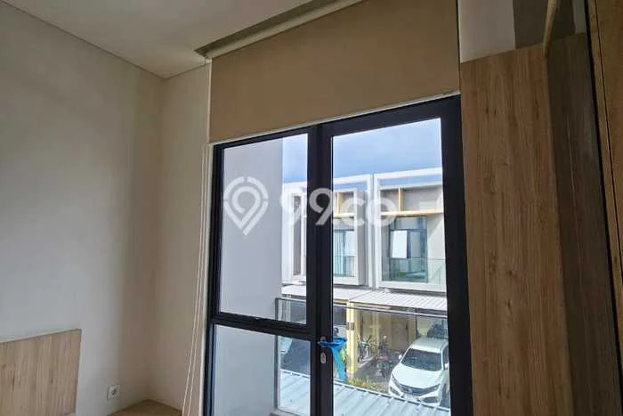 Disewakan! Rumah 3 Kamar Tidur &
2 Kamar Mandi di BSD, Tangerang Disewakan! Rumah 3 Kamar Tidur &
2 Kamar Mandi di BSD, Tangerang
