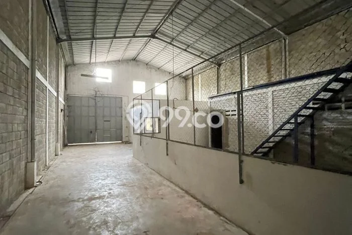 Gudang untuk disewa di BSD punya LT 600m2 & LB 450m2 harga sewa kompetitif Gudang untuk disewa di BSD punya LT 600m2 & LB 450m2 harga sewa kompetitif