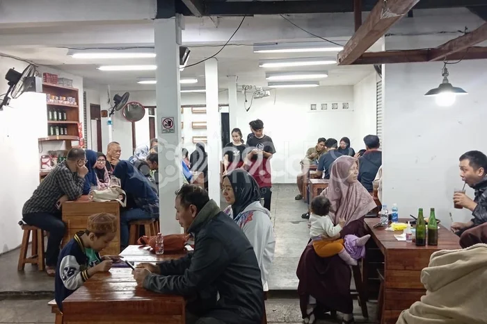 Ruko untuk disewa di Antapani punya LT 243m2 & LB 234m2 harga sewa kompetitif Ruko untuk disewa di Antapani punya LT 243m2 & LB 234m2 harga sewa kompetitif