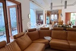 Siap Huni Rumah Mewah 4 Kamar di Kelapa Gading Dekat ke Mana Pun Siap Huni Rumah Mewah 4 Kamar di Kelapa Gading Dekat ke Mana Pun