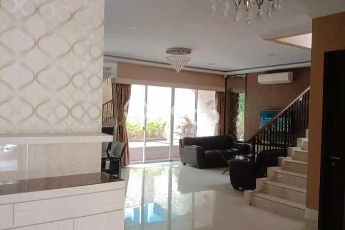 PREMIUM CHOICE! Rumah di Cakung, 5 KT, Area Asri, LT 240m² LB 235m² PREMIUM CHOICE! Rumah di Cakung, 5 KT, Area Asri, LT 240m² LB 235m²