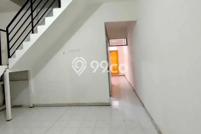 Rumah di Pontianak Selatan, 3 KT, Area Strategis, Luas 100m2m² Bangunan 120m2m² Rumah di Pontianak Selatan, 3 KT, Area Strategis, Luas 100m2m² Bangunan 120m2m²