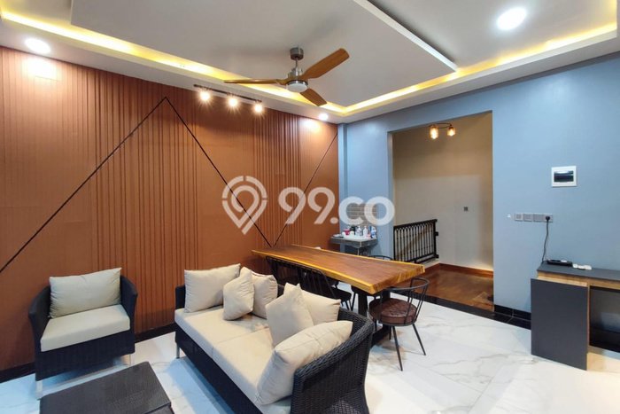 Rumah Mewah LB 250m2 Siap Huni Desain Elegan di Ciganjur, Jakarta Selatan Rumah Mewah LB 250m2 Siap Huni Desain Elegan di Ciganjur, Jakarta Selatan
