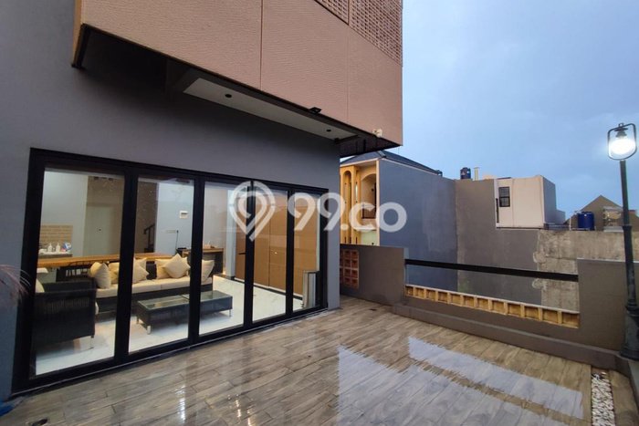 Rumah Mewah LB 250m2 Siap Huni Desain Elegan di Ciganjur, Jakarta Selatan Rumah Mewah LB 250m2 Siap Huni Desain Elegan di Ciganjur, Jakarta Selatan