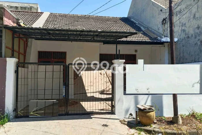 Dijual Cepat Rumah Favorit Siap Huni LB 110m2 di Wonocolo, Surabaya Dijual Cepat Rumah Favorit Siap Huni LB 110m2 di Wonocolo, Surabaya