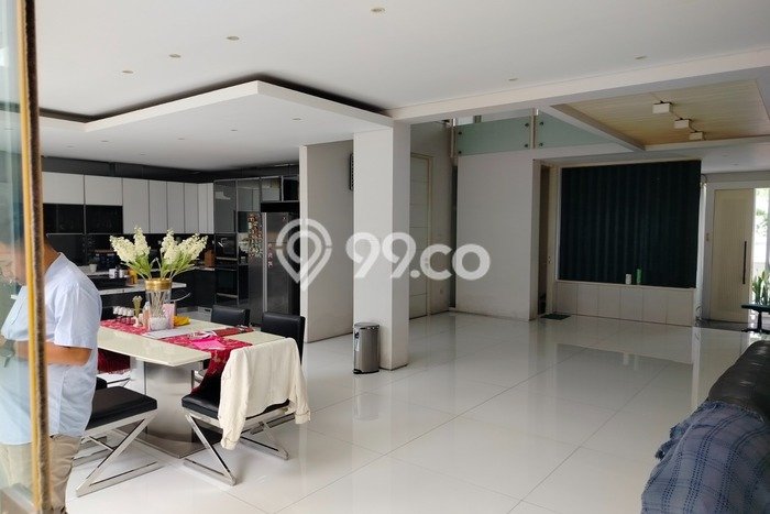 Rumah Mewah LB 519m2 Siap Huni Desain Elegan di Mekar Wangi, Bandung Rumah Mewah LB 519m2 Siap Huni Desain Elegan di Mekar Wangi, Bandung