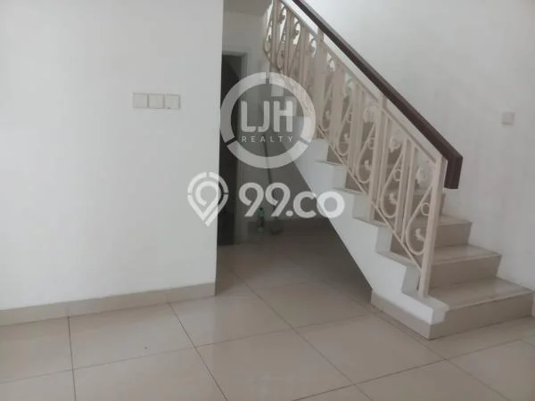 Lokasi strategis! Rumah siap huni disewakan di Cakung LB 120m2 Lokasi strategis! Rumah siap huni disewakan di Cakung LB 120m2