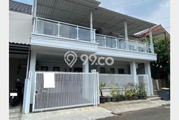 Rumah Mewah LB 240m2 Siap Huni Desain Elegan di Bintaro, Tangerang Selatan Rumah Mewah LB 240m2 Siap Huni Desain Elegan di Bintaro, Tangerang Selatan