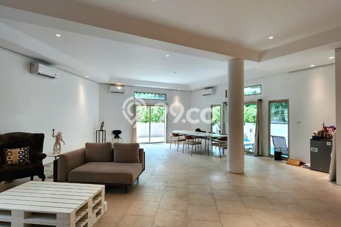 Disewakan! Rumah 5 Kamar Tidur &
5 Kamar Mandi di SCBD, Jakarta Selatan Disewakan! Rumah 5 Kamar Tidur &
5 Kamar Mandi di SCBD, Jakarta Selatan