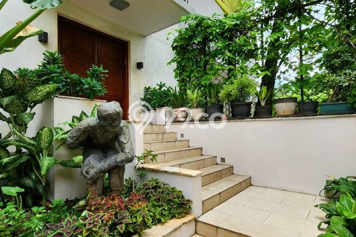 Disewakan! Rumah 5 Kamar Tidur &
5 Kamar Mandi di SCBD, Jakarta Selatan Disewakan! Rumah 5 Kamar Tidur &
5 Kamar Mandi di SCBD, Jakarta Selatan