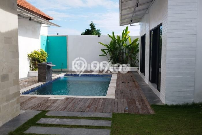 Vila Disewakan Kawasan Tibubeneng, Luas 300m², Lingkungan Nyaman Vila Disewakan Kawasan Tibubeneng, Luas 300m², Lingkungan Nyaman