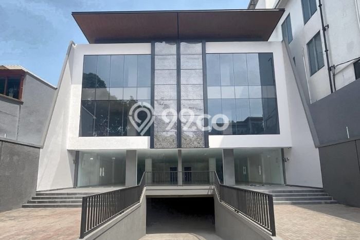 LOKASI STRATEGIS! Kantor di Duren Sawit, Luas 1600m², Akses Utama LOKASI STRATEGIS! Kantor di Duren Sawit, Luas 1600m², Akses Utama