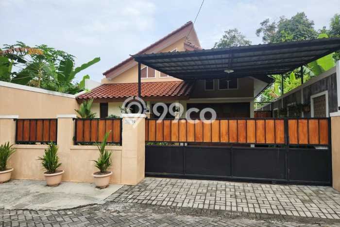 Siap Huni Rumah Mewah 8 Kamar di Sleman Dekat ke Mana Saja Siap Huni Rumah Mewah 8 Kamar di Sleman Dekat ke Mana Saja