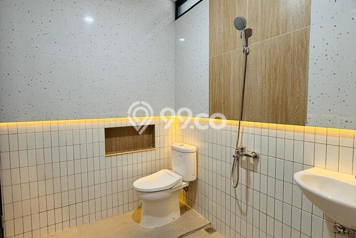 Jual Rumah Modern 5 KT di BSD Nusaloka, Tangerang Jual Rumah Modern 5 KT di BSD Nusaloka, Tangerang