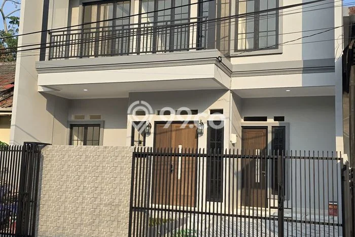 Rumah Elit Modern Tanpa Renovasi di BSD Griya Loka Tangerang Rumah Elit Modern Tanpa Renovasi di BSD Griya Loka Tangerang