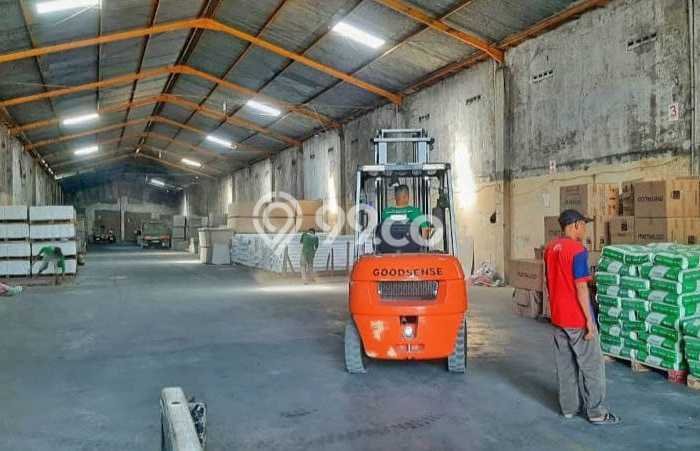 Gudang untuk Disewa di Pusat Surakarta Luas Bangunan 1300m2 Gudang untuk Disewa di Pusat Surakarta Luas Bangunan 1300m2