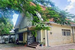 PENAWARAN TERBATAS! Rumah Premium di Laweyan, Luas 860m2m² LB 400m2m² PENAWARAN TERBATAS! Rumah Premium di Laweyan, Luas 860m2m² LB 400m2m²