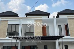 For Sale Hunian Rumah Terawat 4 Kamar di Cibubur, Depok For Sale Hunian Rumah Terawat 4 Kamar di Cibubur, Depok