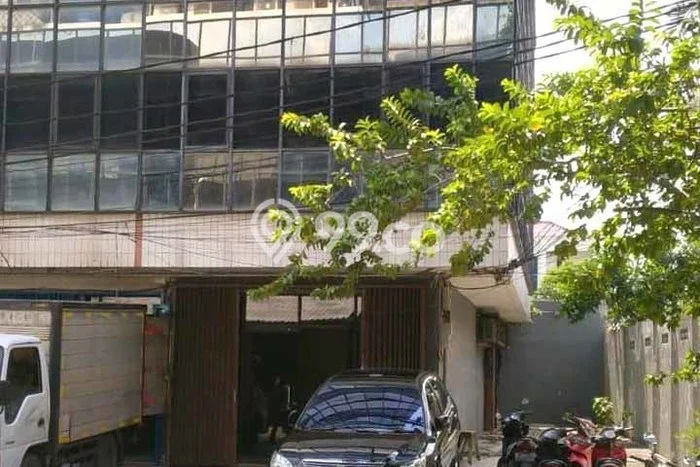 Area Ramai! Ruko Dijual di Gambir untuk Bisnis Luas Bangunan 299m2 Area Ramai! Ruko Dijual di Gambir untuk Bisnis Luas Bangunan 299m2