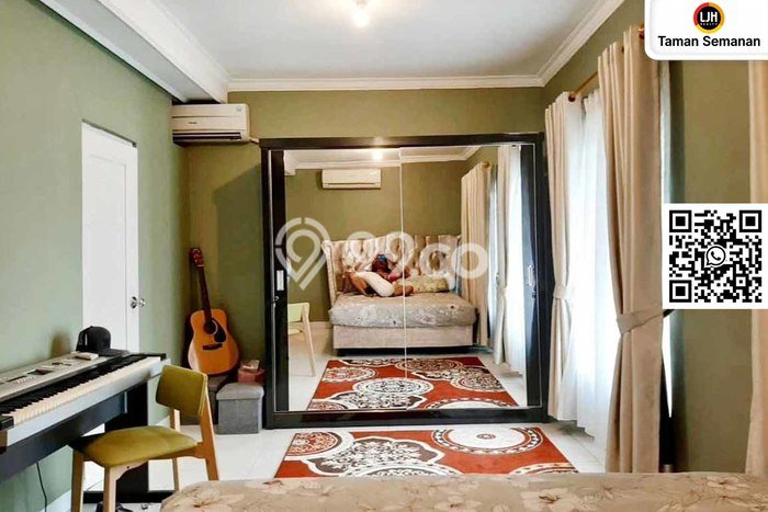 For Sale Rumah 3 Kamar Lokasi Ideal Nyaman dan Strategis di Kebon Jeruk For Sale Rumah 3 Kamar Lokasi Ideal Nyaman dan Strategis di Kebon Jeruk