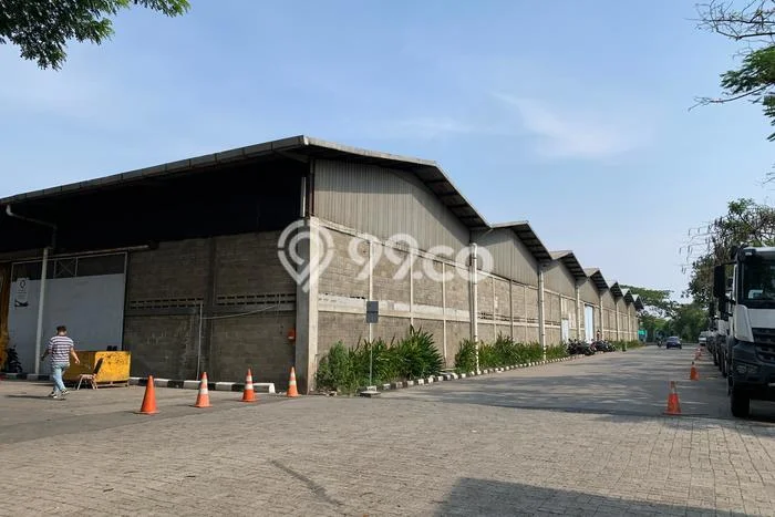 Gudang Area Komersial di Cakung, Luas 3528m2m², Siap Usaha Gudang Area Komersial di Cakung, Luas 3528m2m², Siap Usaha