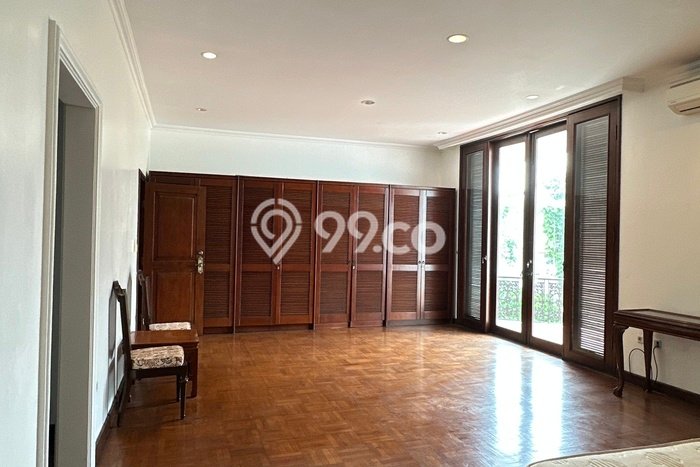 Hunian 4 Kamar Lengkap Disewakan di Menteng Harga Kompetitif Hunian 4 Kamar Lengkap Disewakan di Menteng Harga Kompetitif