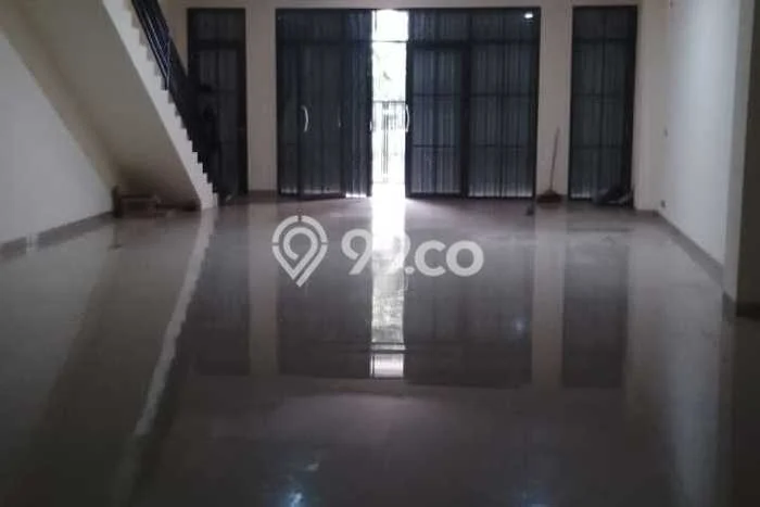 Ruko Disewa di Jakarta Selatan dengan LB 420m2 Area Komersial Ramai Ruko Disewa di Jakarta Selatan dengan LB 420m2 Area Komersial Ramai
