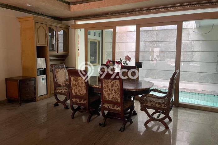 Hunian 8 Kamar Lengkap Disewakan di Menteng Harga Kompetitif Hunian 8 Kamar Lengkap Disewakan di Menteng Harga Kompetitif