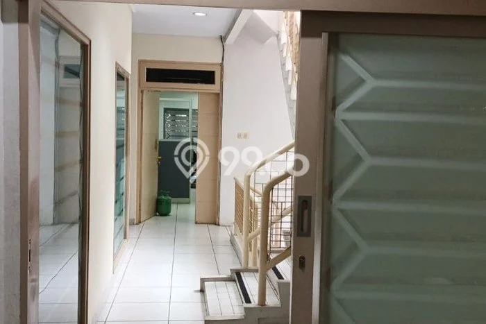 Hunian Strategis Dikontrakkan 6 Kamar di Menteng Boleh Nego Hunian Strategis Dikontrakkan 6 Kamar di Menteng Boleh Nego