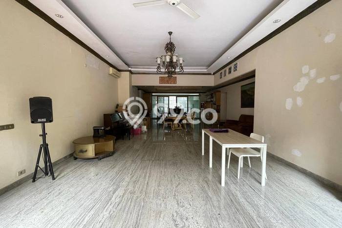 Hunian 8 Kamar Lengkap Disewakan di Menteng Harga Kompetitif Hunian 8 Kamar Lengkap Disewakan di Menteng Harga Kompetitif