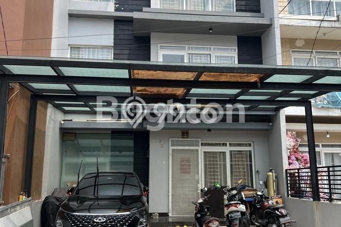 Hunian Mewah LB 150m2 Siap Pakai Desain Elegan di Taman Surya, Jakarta Barat Hunian Mewah LB 150m2 Siap Pakai Desain Elegan di Taman Surya, Jakarta Barat
