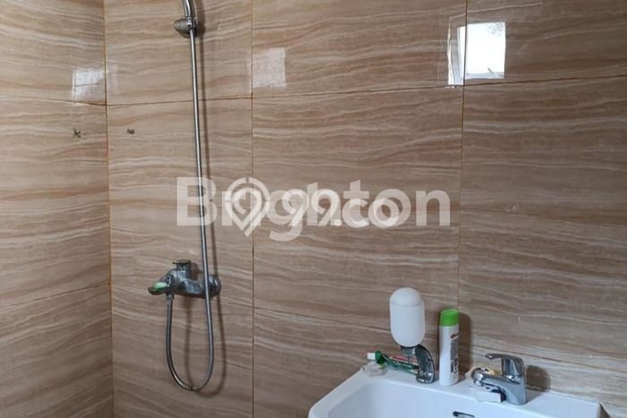 Hunian Mewah LB 150m2 Siap Pakai Desain Elegan di Taman Surya, Jakarta Barat Hunian Mewah LB 150m2 Siap Pakai Desain Elegan di Taman Surya, Jakarta Barat