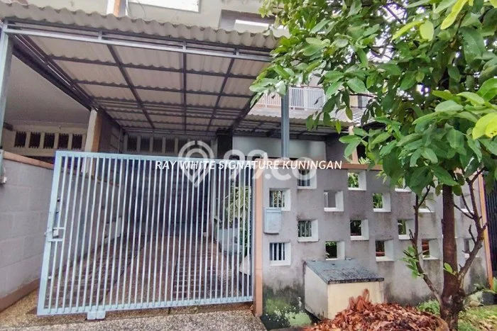 Sewa Rumah Nyaman di Tanjung Barat LT 200m2 / LB 190m2 Siap Huni Sewa Rumah Nyaman di Tanjung Barat LT 200m2 / LB 190m2 Siap Huni