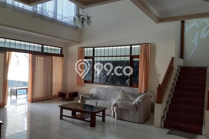 Rumah Mewah LB 300m2 Siap Huni Desain Elegan di Cipaku, Bandung Rumah Mewah LB 300m2 Siap Huni Desain Elegan di Cipaku, Bandung