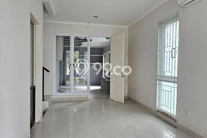 Rumah Luas Asri 2 KT Siap Pakai di Gading Serpong Tangerang Rumah Luas Asri 2 KT Siap Pakai di Gading Serpong Tangerang