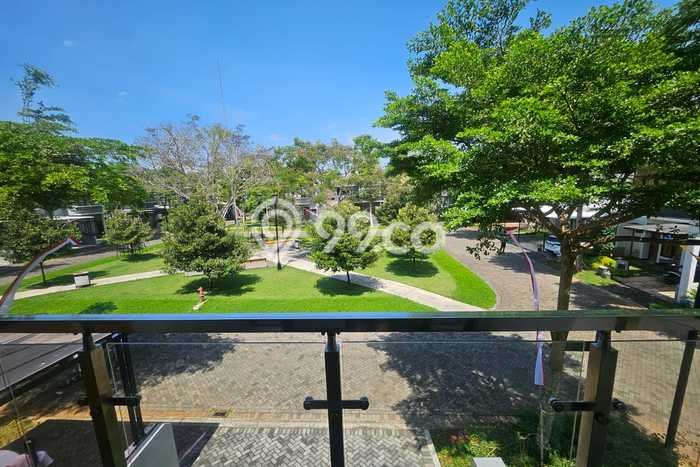 Rumah LT 155m² / LB 179m² Pemandangan Kota di Ngaliyan, Semarang Rumah LT 155m² / LB 179m² Pemandangan Kota di Ngaliyan, Semarang