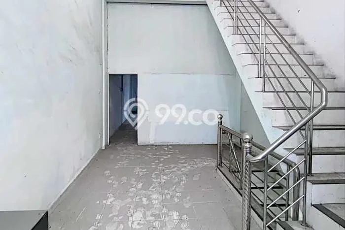 Disewakan Ruko komersial di Medan Barat luas bangunan 224m2 Disewakan Ruko komersial di Medan Barat luas bangunan 224m2