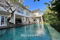 Vila Kawasan , Luas 725m2m², Dekat ke beragam keperluan Vila Kawasan , Luas 725m2m², Dekat ke beragam keperluan