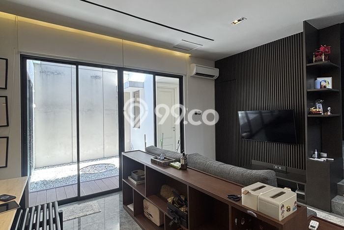 For Sale! Premium House LT 128m2 Desain Modern di Pakuwon City For Sale! Premium House LT 128m2 Desain Modern di Pakuwon City