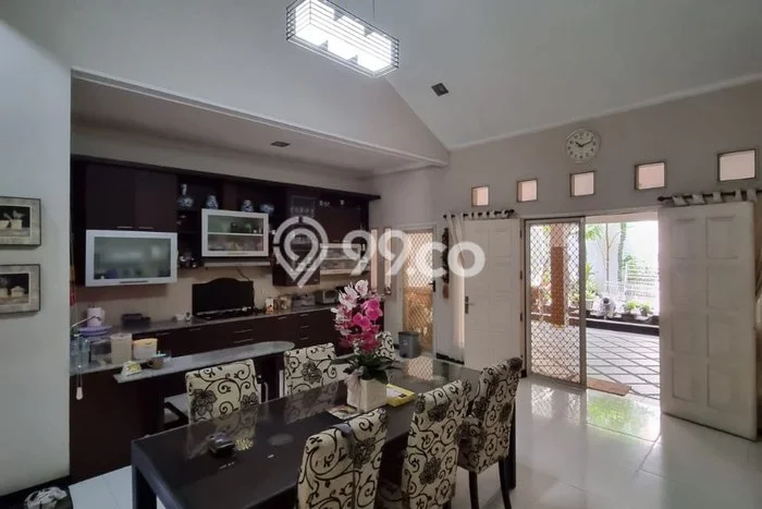 Rumah LT 360m2m² Semi Furnished di Lokasi Prestisius , Surabaya Rumah LT 360m2m² Semi Furnished di Lokasi Prestisius , Surabaya