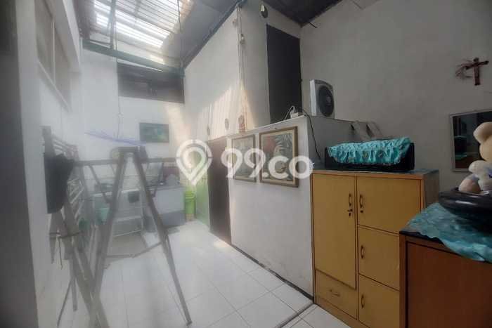 Rumah Modern Cantik 4 Kamar Bisa Langsung Pindah di Wiyung Rumah Modern Cantik 4 Kamar Bisa Langsung Pindah di Wiyung
