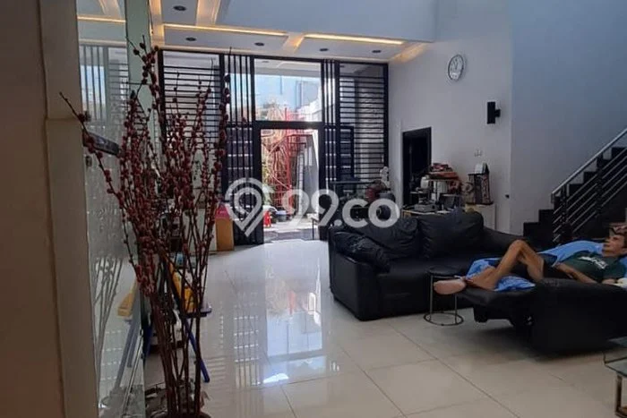 Jual Rumah Luas Elegan Dengan View Cantik di kertajaya, Surabaya Jual Rumah Luas Elegan Dengan View Cantik di kertajaya, Surabaya