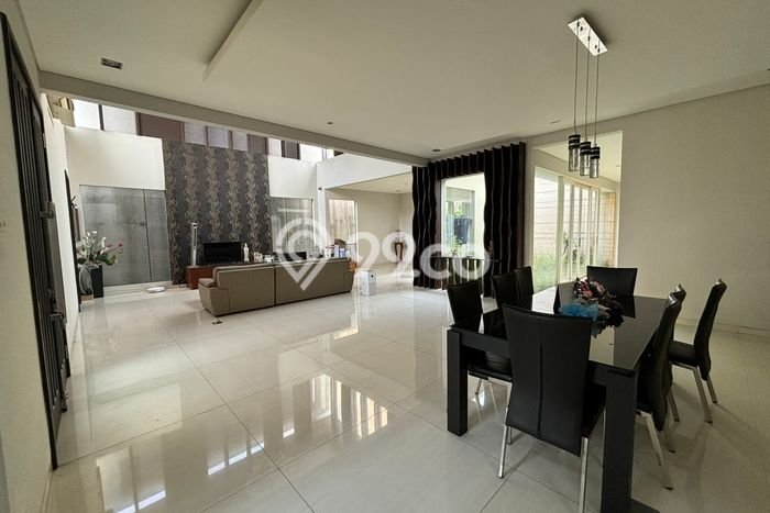 HOT DEAL! Rumah Premium di Citraland, Surabaya, LT 541m2m² Bangunan 1000m2m² HOT DEAL! Rumah Premium di Citraland, Surabaya, LT 541m2m² Bangunan 1000m2m²