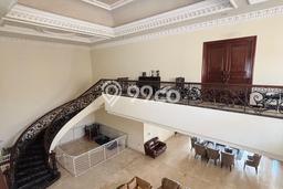 Rumah Mewah LB 942m2 Siap Pakai Desain Elegan di Dharma Husada, Surabaya Rumah Mewah LB 942m2 Siap Pakai Desain Elegan di Dharma Husada, Surabaya