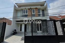 Hunian Elit LB 170m2 Siap Pakai Desain Elegan di Sutorejo, Surabaya Hunian Elit LB 170m2 Siap Pakai Desain Elegan di Sutorejo, Surabaya